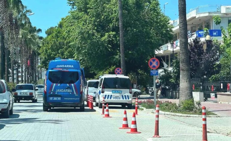 Gazipaşa’da Sahte Kimlikli Sürücü ve Düzensiz Göçmenler Yakalandı