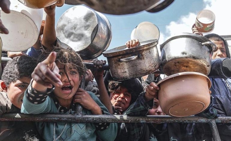 Gazze’de insanlık krizi: Açlık, 65 bin çocuğun hayatını tehdit ediyor