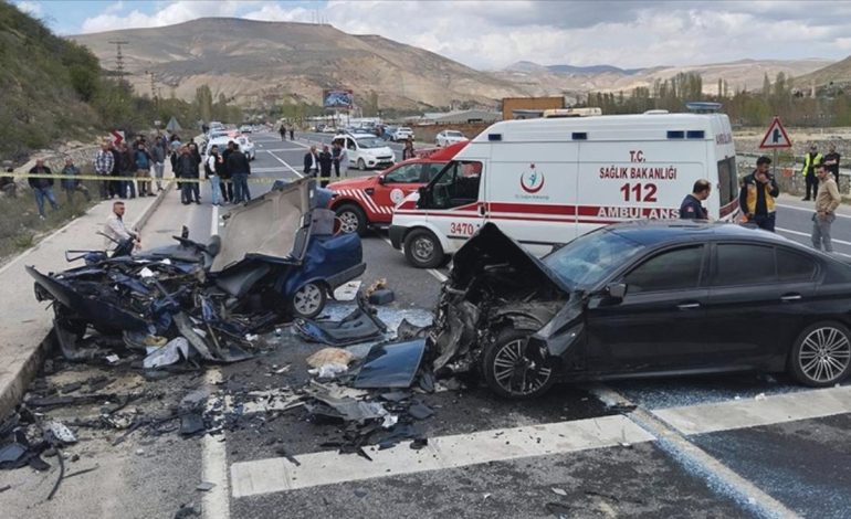 Geçen yılı kara yolu trafik kazalarında 6 bin 352 kişi hayatını kaybetti
