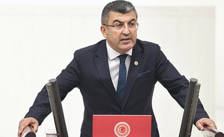 Gelecek Partisi’nde kritik istifa! AKP’ye geçecek