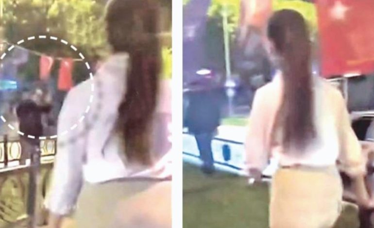 Genç kadın bayrak yakmaya yeltenen haine haddini bildirip kovaladı