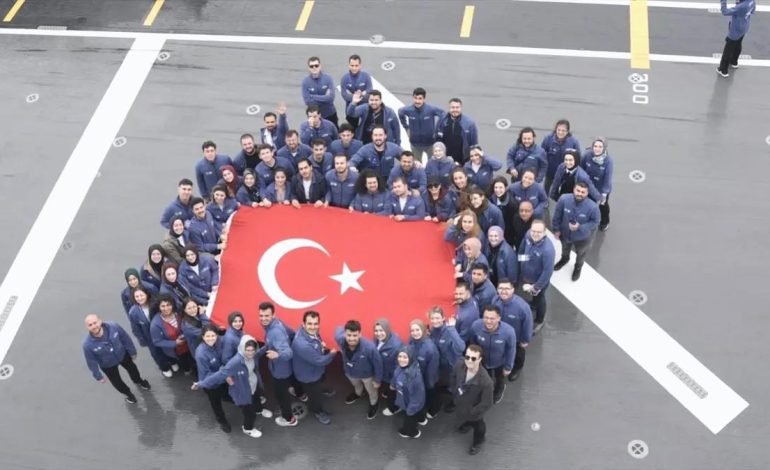 Gençlerin TCG Anadolu gemisiyle yolculuk mutluluğu