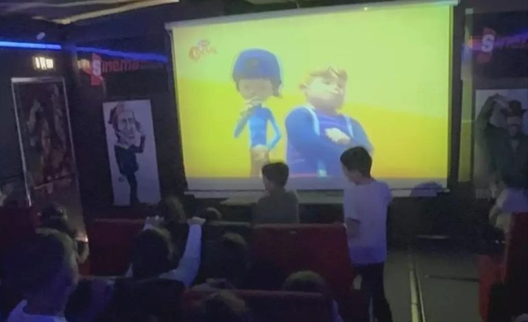 Gezen Sinema Tırı Elazığ’da Çocuklara Sinema Keyfi Sunuyor