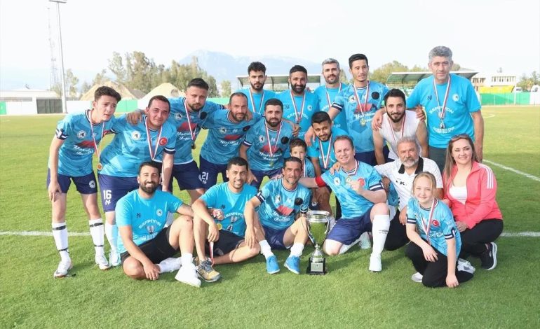 Gülnar Belediyespor Şampiyonluk Kupasını Aldı