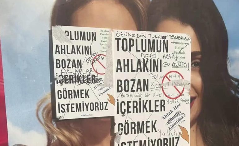 Gülümseyen kadınların yer aldığı reklam afişlerini sansürlediler! Sebebi de bir o kadar ilginç