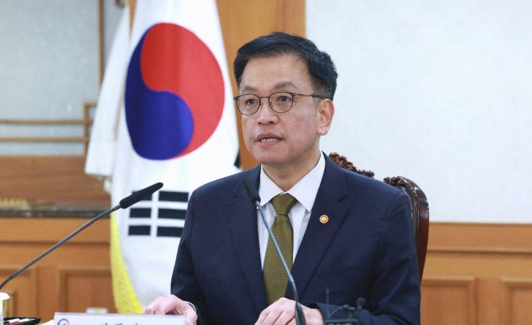 Güney Kore Maliye Bakanı ve Başbakan Yardımcısı Choi Sang-mok, istifa etti