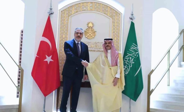 Hakan Fidan Riyad’da Suudi Bakan ile Görüştü