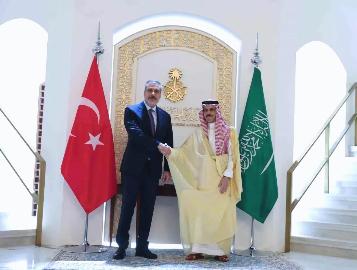 Hakan Fidan Riyad’da Suudi Bakan ile Görüştü