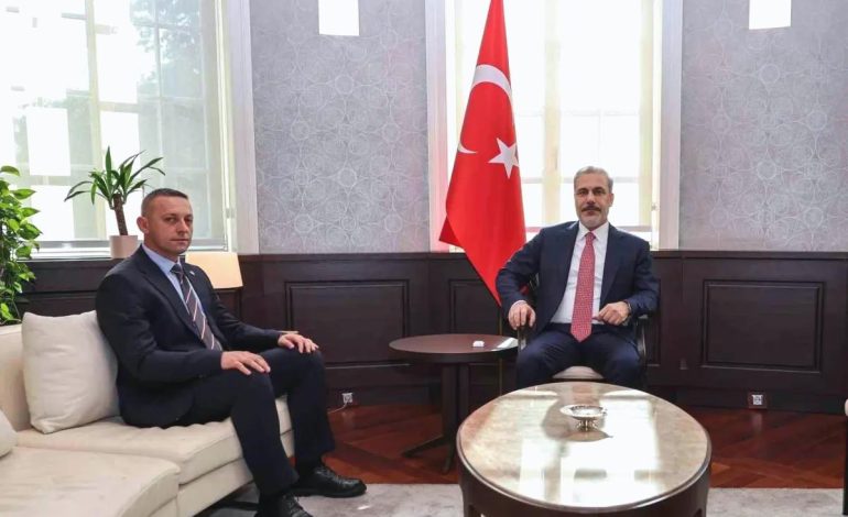 Hakan Fidan, Sırbistan’da Ahmedin Şkriyel’i kabul etti