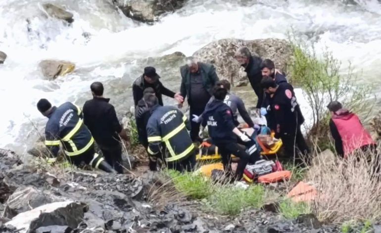 Hakkari’de Trafik Kazası: 2 Kişi Hayatını Kaybetti