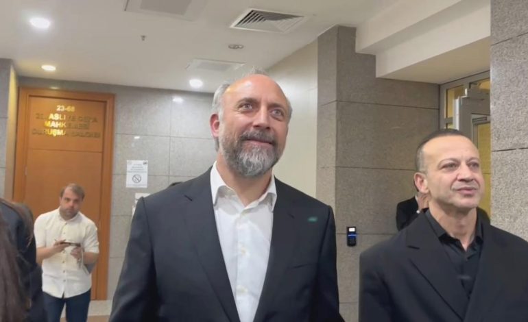 Halit Ergenç ve Rıza Kocaoğlu adliyede