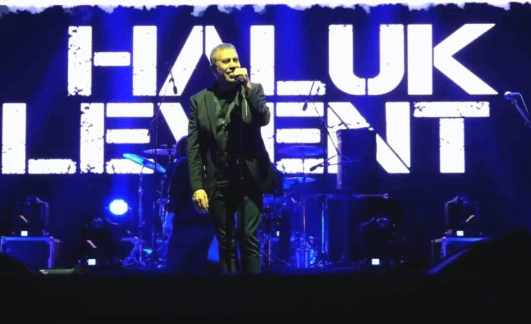 Haluk Levent, Aydın Konserinde Hayranlarına Teşekkür Etti