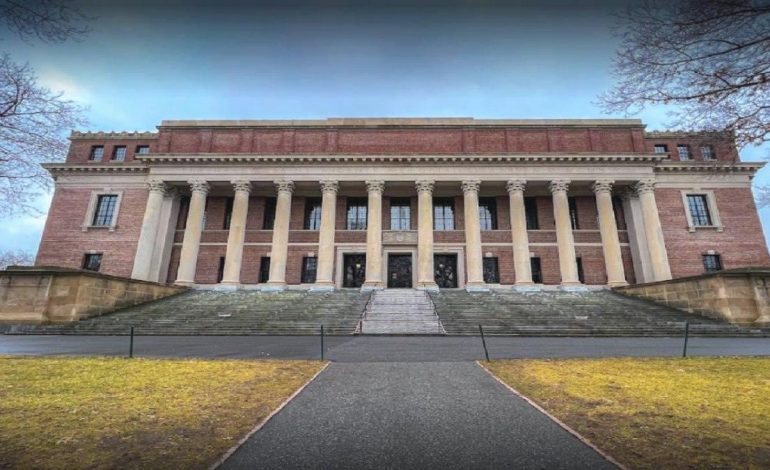Harvard Rektörü Garber: Vergi muafiyetinin kaldırılması ‘yasa dışı’ olur