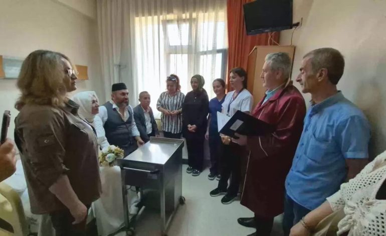 Hastanede Nikah: Bel Fıtığına Rağmen Evlendiler