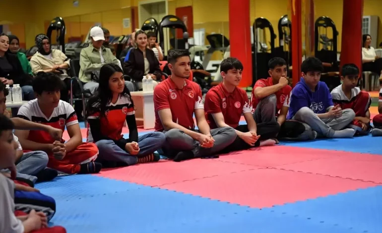 Hatice Akbaş Genç Sporcularla Buluştu
