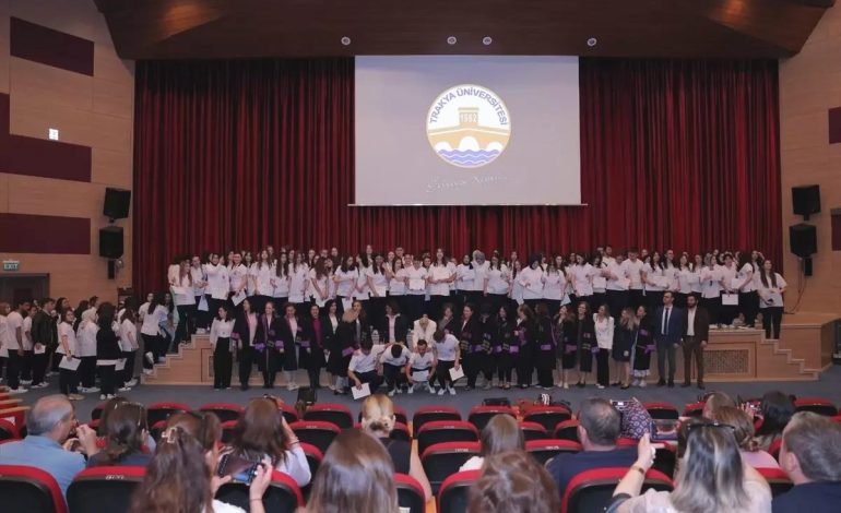 Hemşirelik Haftası’nda Forma Giyme Töreni Düzenlendi