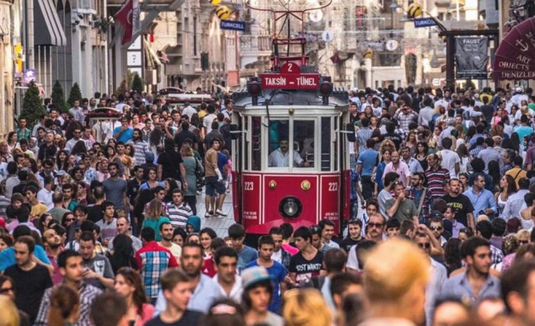 Her 10 kişiden 7’si ekonomiyi “kötü” buluyor!