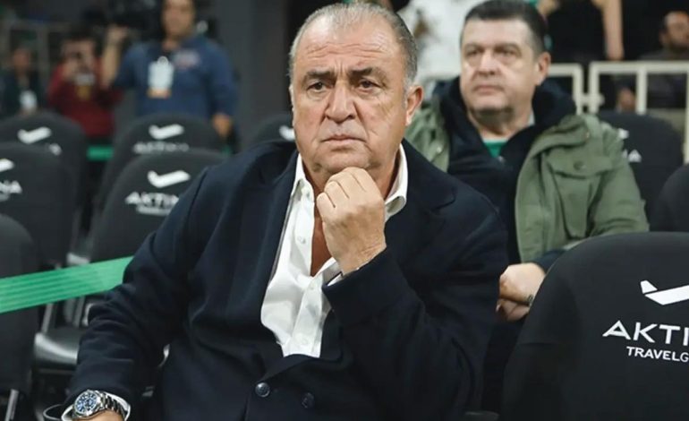 Herkes Fatih Terim’in evinin bahçesine astığı bayrağı konuşuyor