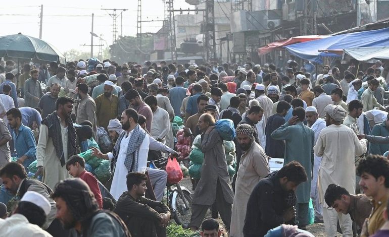 Hindistan saldırısı sonrası Pakistanlılar stok yapmaya başladı