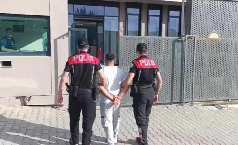 Hırsızlık Suçundan Aranan Şahıs Yakalandı