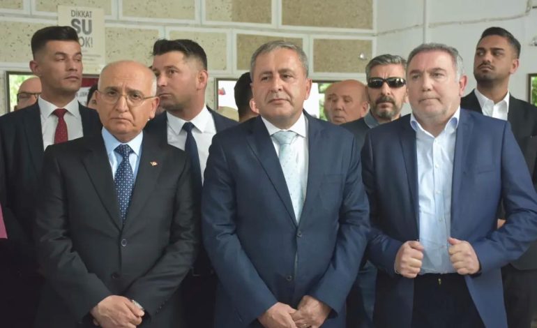 Hulusi Akar’ın Kayınvalidesi Toprağa Verildi