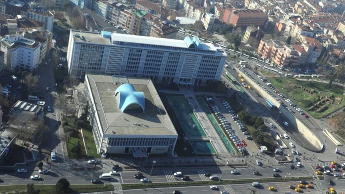 İBB’ye yönelik yolsuzluk soruşturmasında 3’üncü dalga: 20 şüpheli adliyede