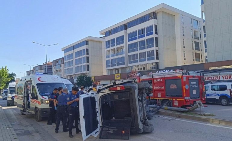 İhbara giden polisler kaza yaptı: 2’si polis, 5 yaralı