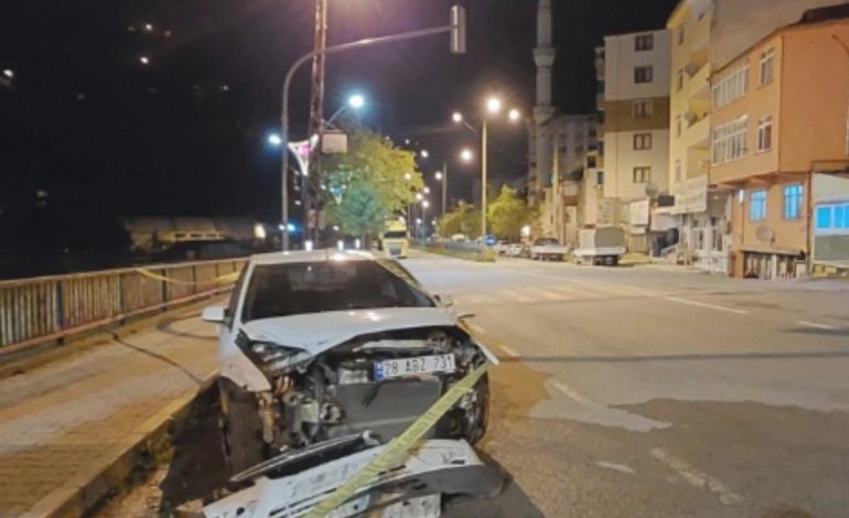 İki otomobil çarpıştı! İki kişi öldü 3 kişi yaralandı