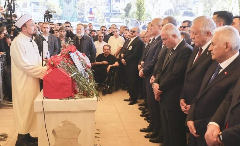 İmam, Sırrı Süreyya Önder ile ilgili anısını cenazede anlattı