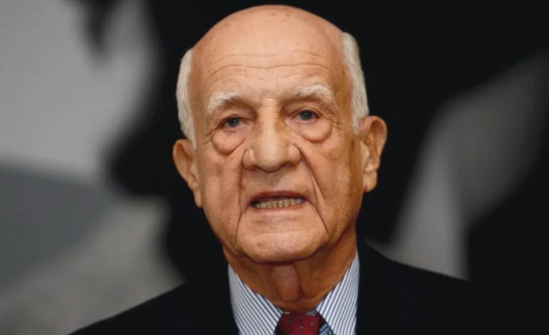 İnan Kıraç 44 yıl sonra görevini bıraktı