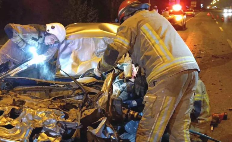 İnegöl’de Kamyonun Altına Giren Otomobilin Sürücüsü Ağır Yaralandı