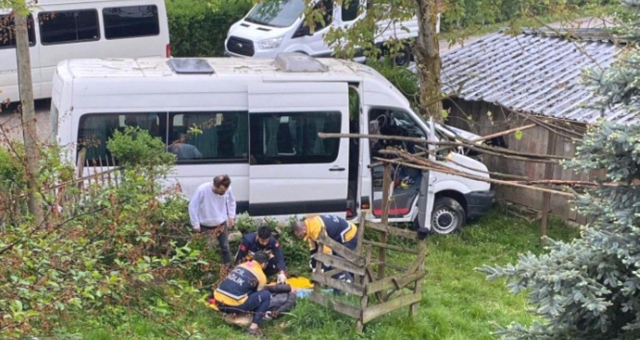 İşçi servisi, cip ve ağaca çarptı: 8 kişi yaralandı