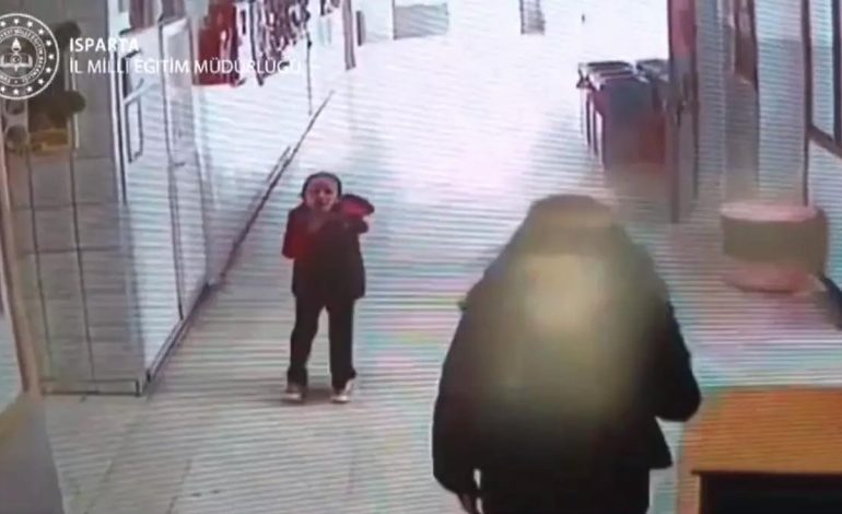 Isparta’da Öğrenci Heimlich Manevrasıyla Kurtarıldı