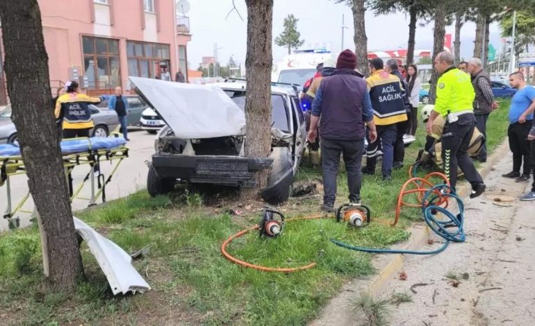 Isparta’da Trafik Kazası: Sürücü ve Yolcu Yaralandı