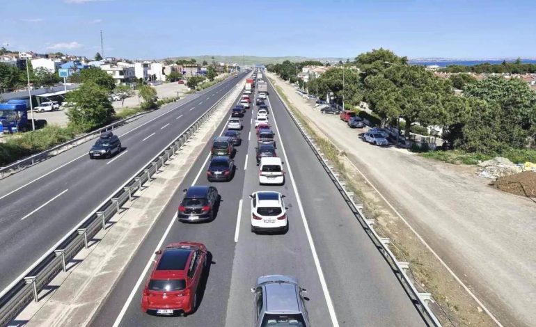 İstanbul Dönüşü Yoğun Trafik Oluşturdu