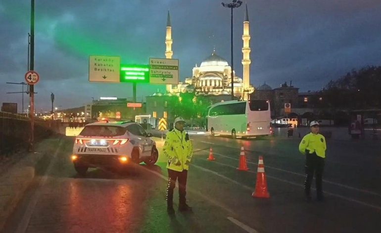 İstanbul’da 1 mayıs ablukası: Yollar, metro, metrobüs istasyonları kapalı! Yolcular isyan etti