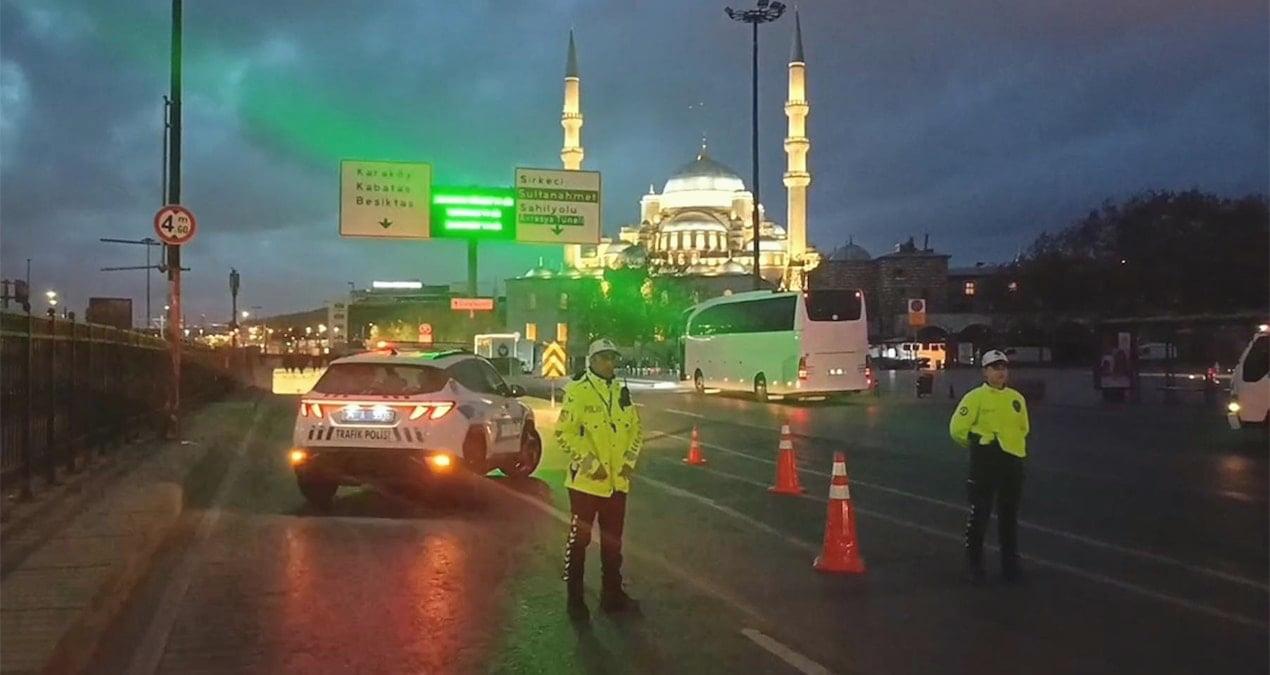 İstanbul’da 1 mayıs ablukası: Yollar, metro, metrobüs istasyonları kapalı! Yolcular isyan etti