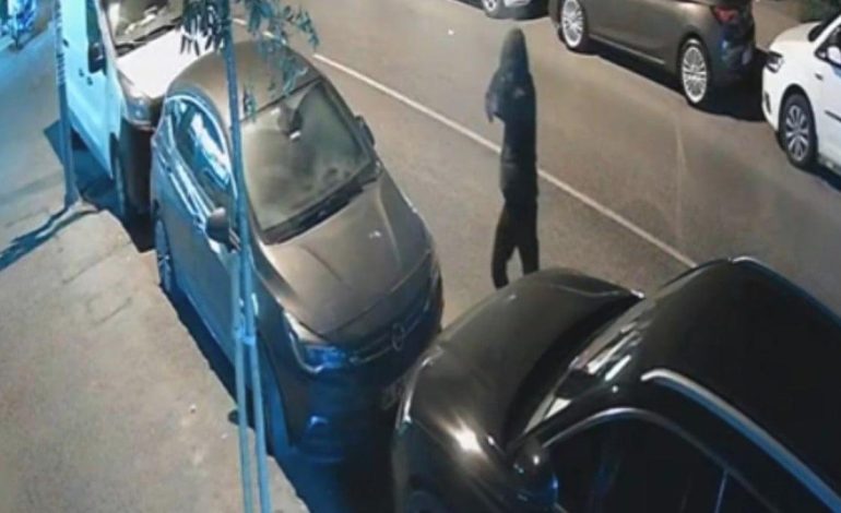 İstanbul’da maskeli dehşet! Tetikçi tutup eşinin dükkanı kurşunlattı