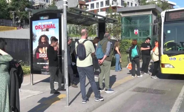 İstanbul’da Özel Halk Otobüsleri Kontak Kapatma Eylemi Gerçekleştirdi