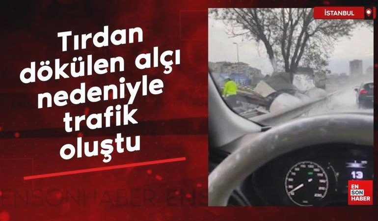İstanbul’da tırdan dökülen alçı nedeniyle trafik oluştu