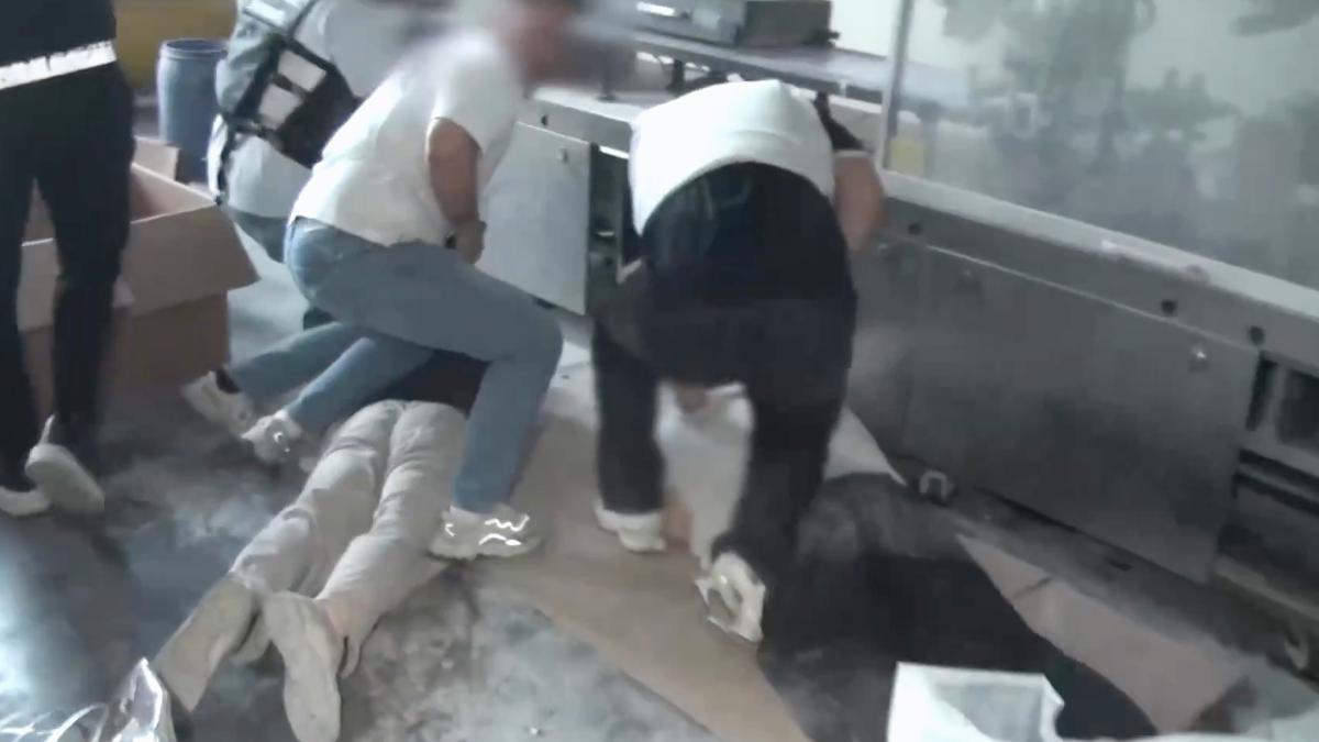 İstanbul’da zehir tacirlerine operasyon: 16 gözaltı