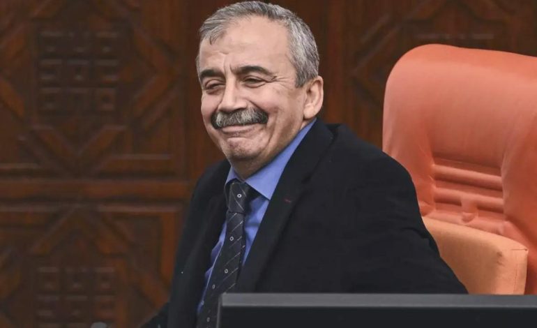 İşte 18 gündür yoğun bakımda tutulan Sırrı Süreyya Önder’in ölüm nedeni