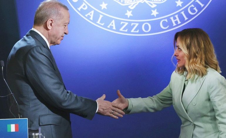 İtalya 5 bin Türk’ün vize randevusunu iptal etti