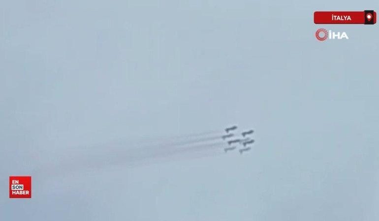İtalya Hava Kuvvetleri’ne bağlı akrobasi ekibine ait 3 uçak havada çarpıştı