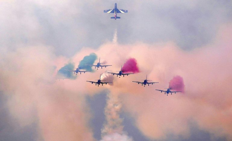 İtalya’da hava gösterisinde korkutan anlar: Dünyaca ünlü Frecce Tricolori ekibine ait 3 uçak havada çarpıştı