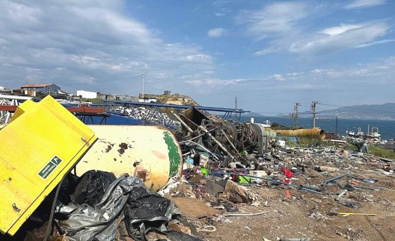 İzmir Aliağa’da 15 bin ton zehirli atık insan ve çevre sağlığını tehdit ediyor