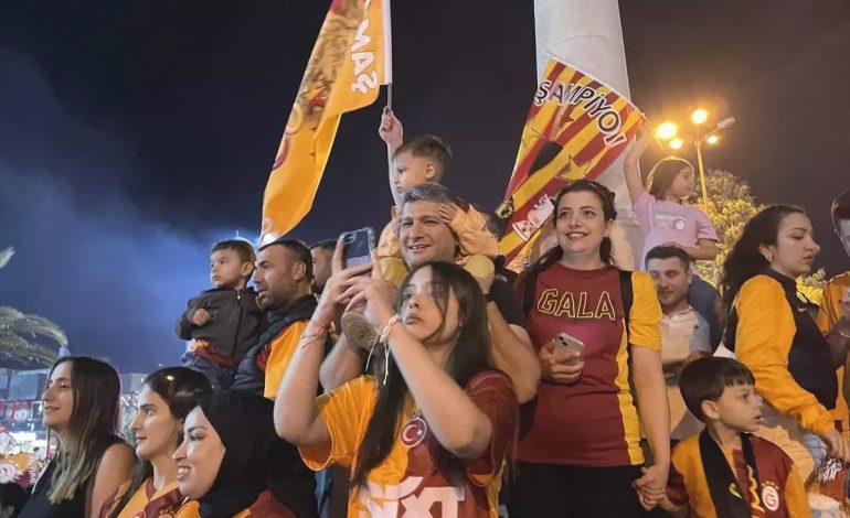 İzmir ve çevre illerde Galatasaray’ın şampiyonluğu kutlanıyor