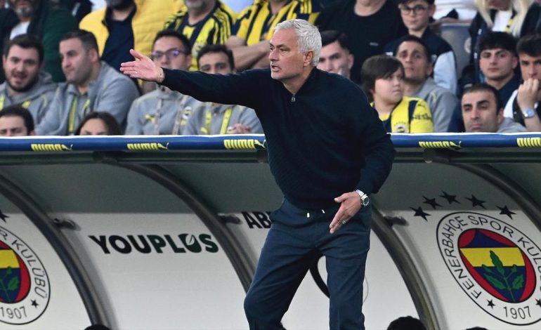 Jose Mourinho: 12 puan alsak da 0 alsak da ikinci bitireceğiz