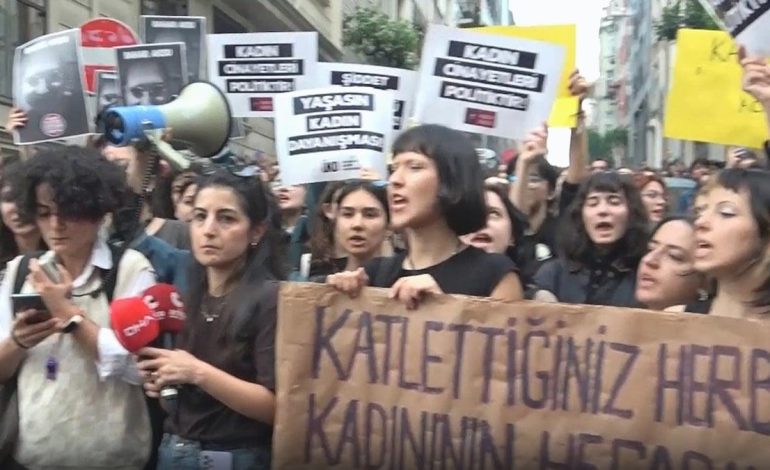 Kadınlar Bahar Aksu için sokağa çıktı