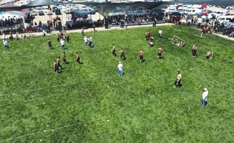 Karaadilli Yağlı Güreşleri’nde Başpehlivan Feyzullah Aktürk